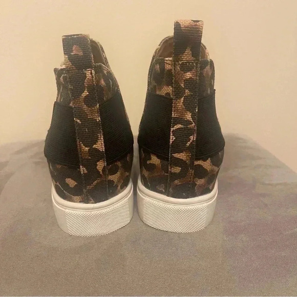 Steve Madden Crushin Leopard Slip On Wedge Sneakers Size 8 - Picture 6 of 10